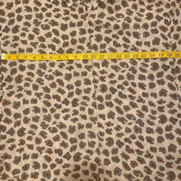 Listicle Leopard Like Print ButterFly Sleeve Button Down, Medium - Picture 8 of 9